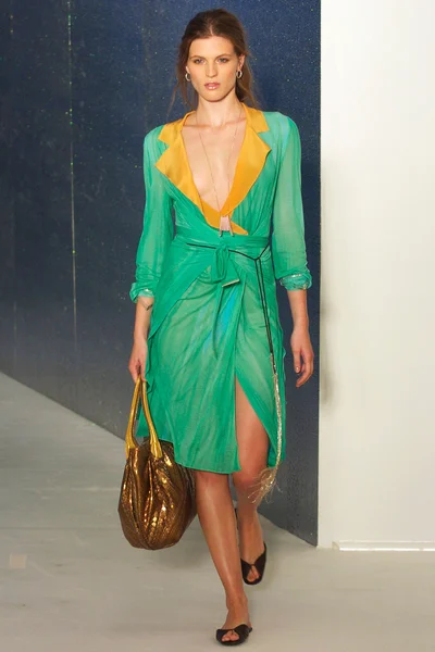 Look 16